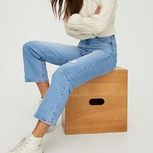 Levi's Ribcage Straight Ankle Jeans in Light Wash | Size 25